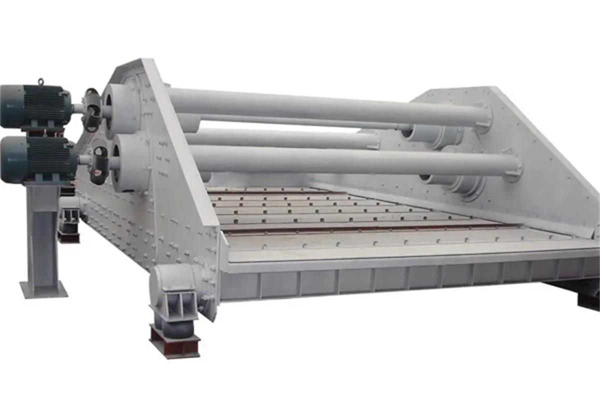 振動篩分機(jī)開機(jī)運(yùn)行時的注意事項(xiàng)